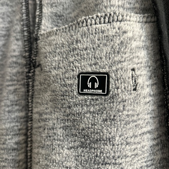 Calvin Klein Performance Quick Dry Jacket w/Detachable Hood and Headphone Access - Picture 5 of 9